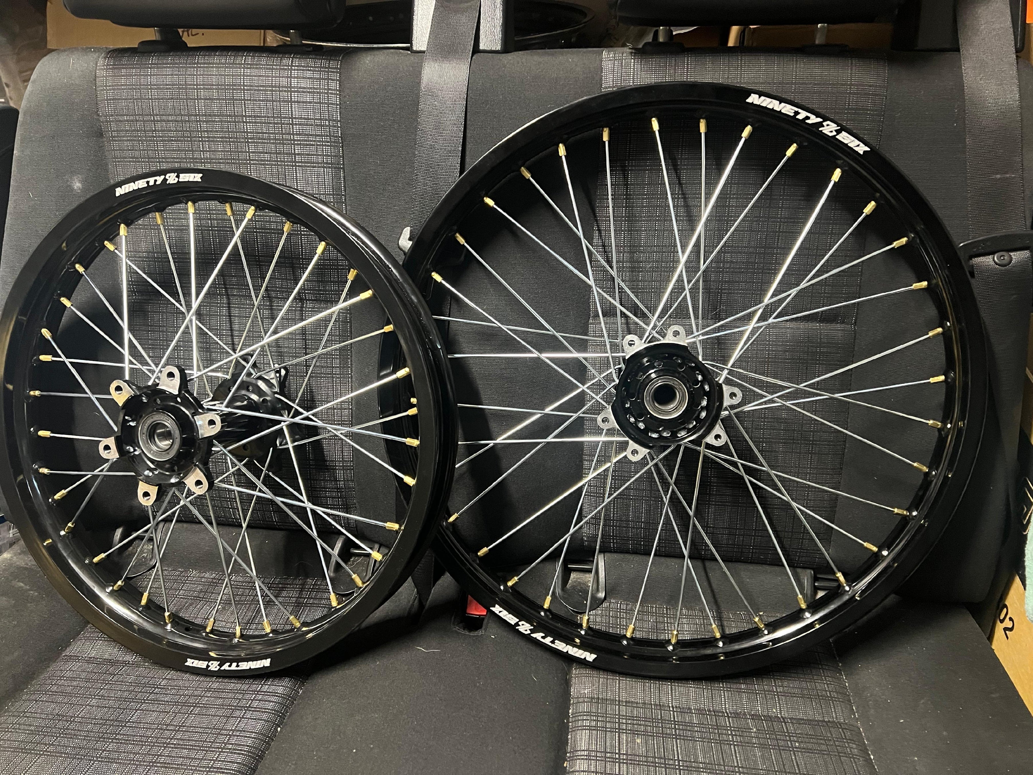 Kola Surron UltraBee 21+18"
